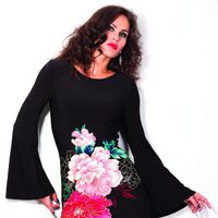 Mireia Canalda con vestido negro de flores de barbarella otoño/invierno 2012/2013