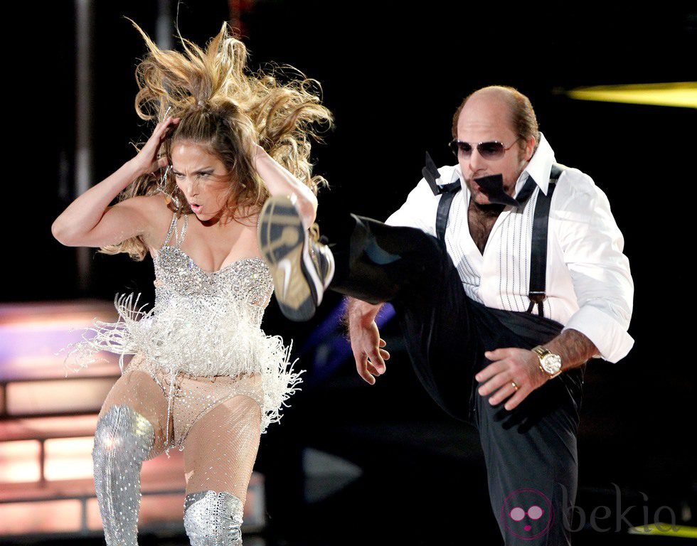 Jennifer Lopez con un body que marca su faja