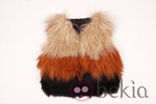 Chaleco de cordero de Mongolia de la colección otoño/invierno 2012/2013 de Dolores Promesas