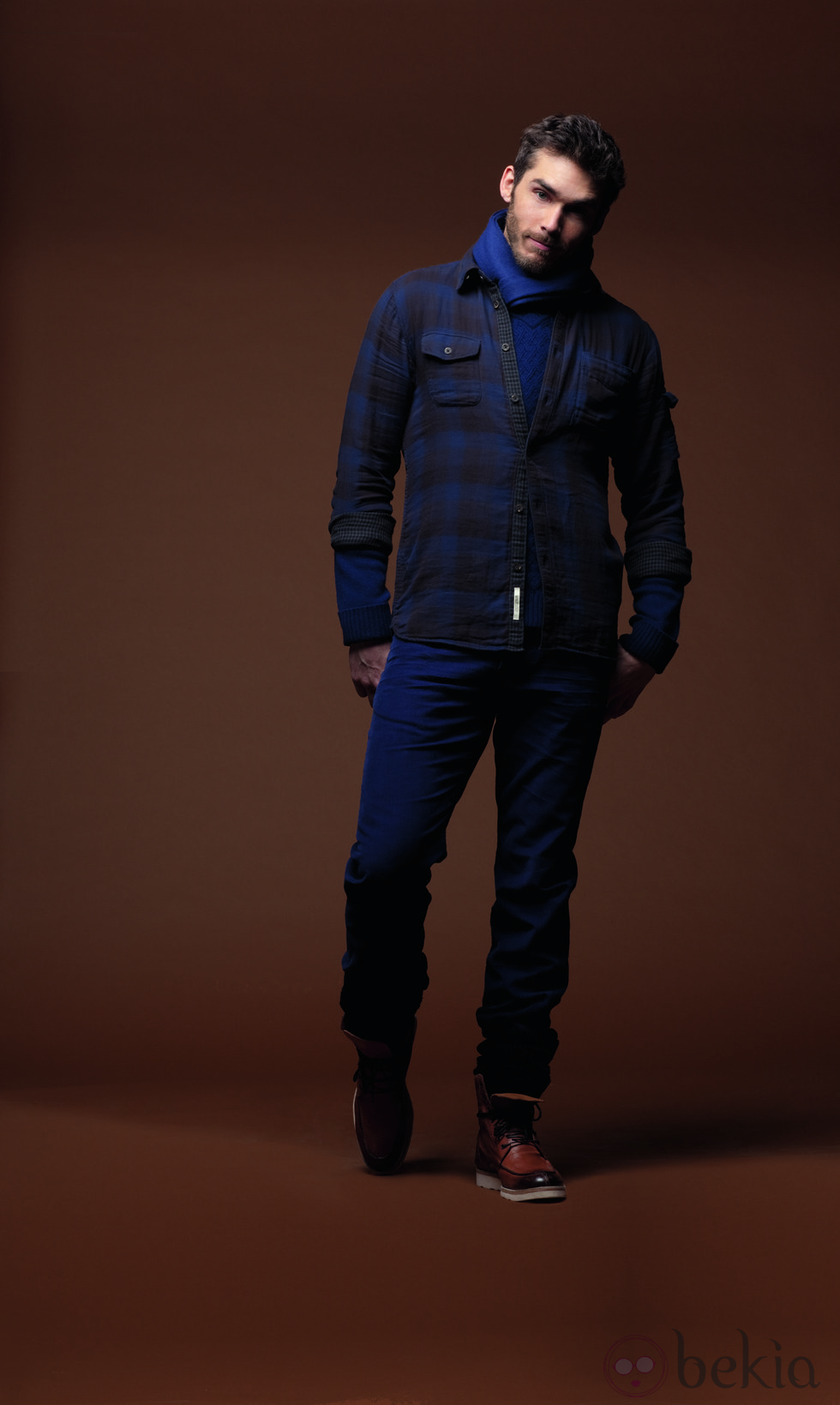 Camisa azul y gris con pantalones azules de la colección otoño/invierno 2012/2013 de Chevignon