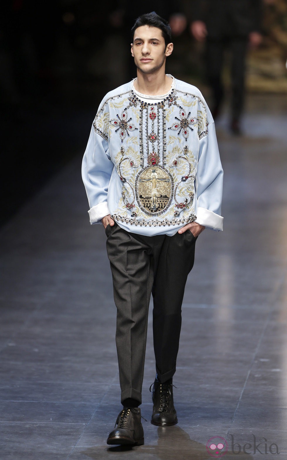 Estampado religioso en la colección otoño/invierno 2013/2014 de Dolce & Gabbana en la Semana de la Moda Masculina de Milán