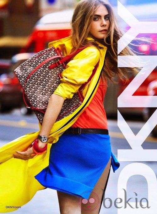 Llamativos colores en la colección primavera 2013 de DKNY presentada por Cara Delevingne
