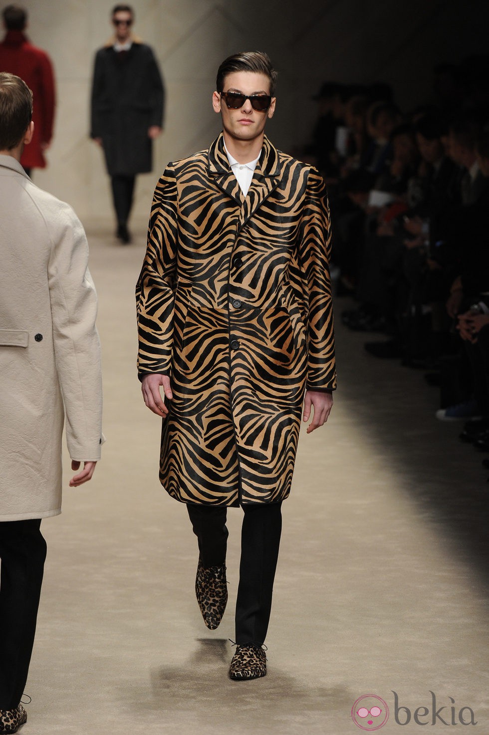 Abrigo con estampado de tigre de Burberry en la Semana de la Moda Masculina de Milán otoño/invierno 2013/2014