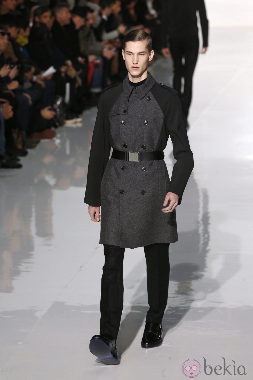 Trench de la colección otoño/invierno 2013/2014 de Dior en la Semana de la Moda Masculina de París