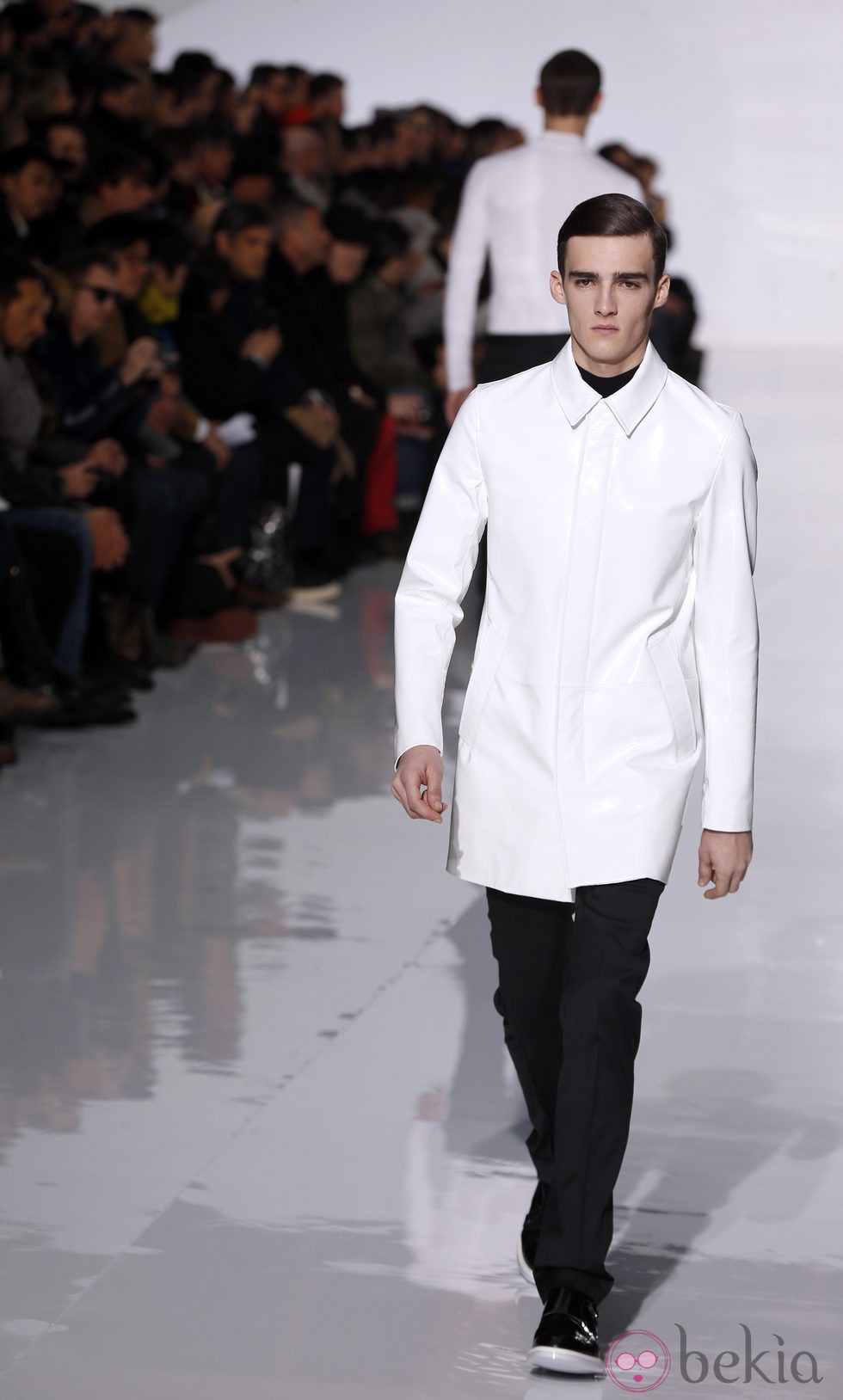 Chaqueta blanca de la colección otoño/invierno 2013/2014 de Dior en la Semana de la Moda Masculina de París