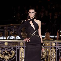 Look negro de la colección primavera/verano 2013 de Versace en la Semana de la Alta Costura de París