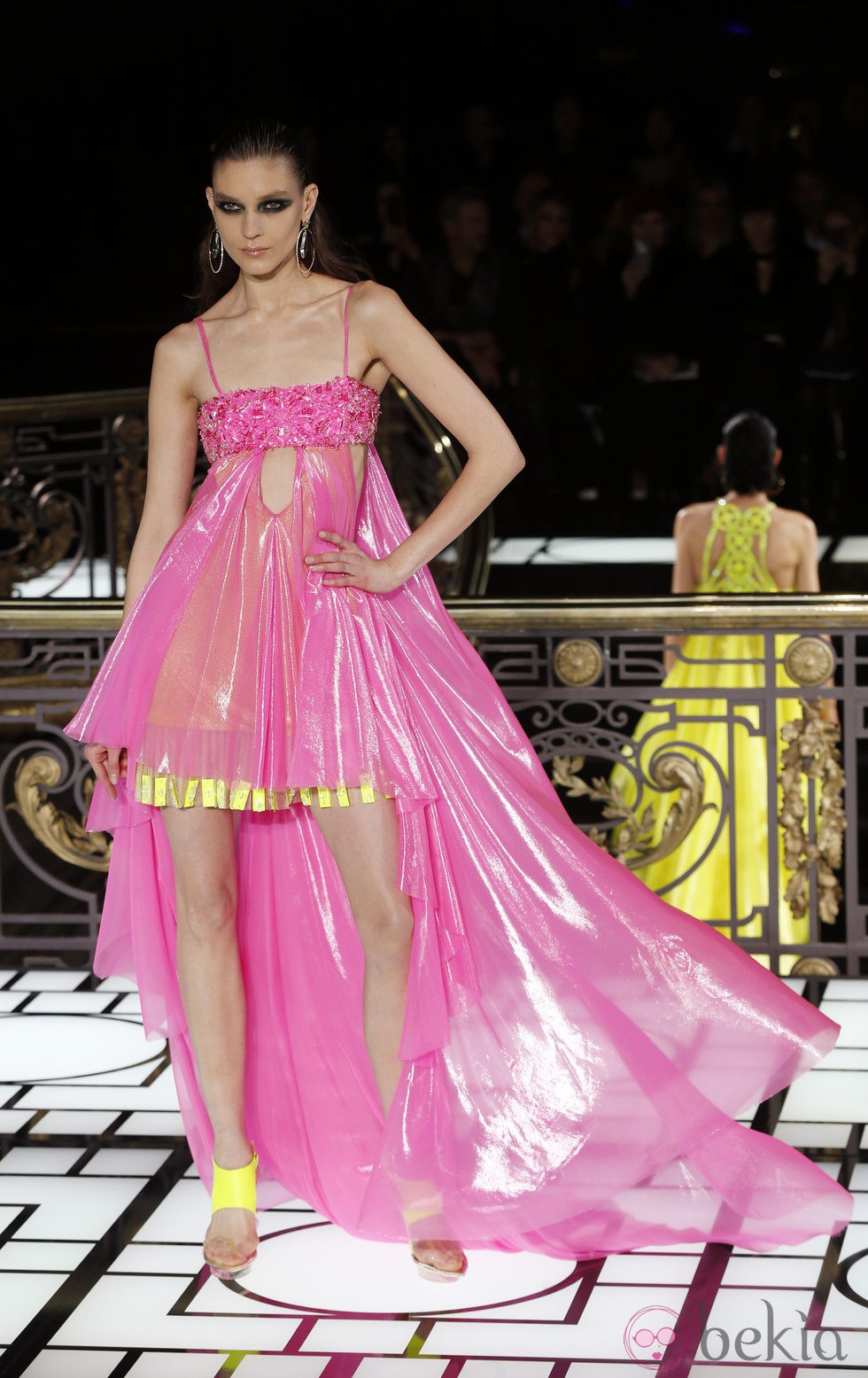 Vestido corto de la colección primavera/verano 2013 de Versace en la Semana de la Alta Costura de París
