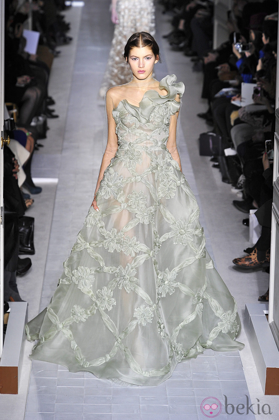 Vestido voluminoso de la colección primavera/verano 2013 de Valentino en la Semana de la Alta Costura de París