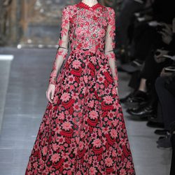 Vestido floreado de la colección primavera/verano 2013 de Valentino en la Semana de la Alta Costura de París