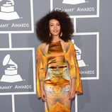 Esperanza Spalding con un vestido de Eden Diodati en los Grammy 2013