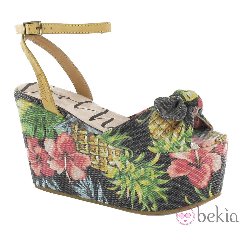 Sandalia de plataforma con estampado floreado de la colección primavera/verano 2013 de CoolWay