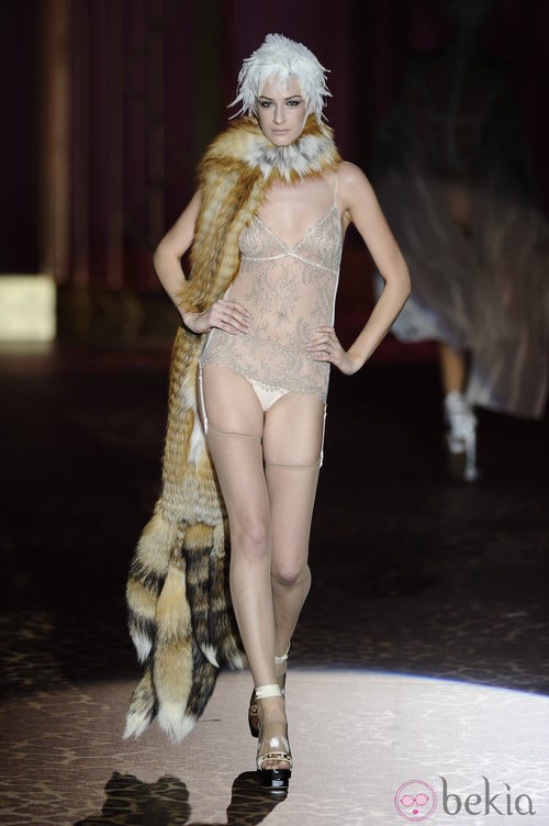 Encaje en nude de la colección otoño/invierno 2013/2014 de Andrés Sardá en Madrid Fashion Week