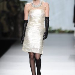 Vestido palabra de honor de la colección otoño/invierno 2013/2014 de Francis Montesinos en la Madrid Fashion Week