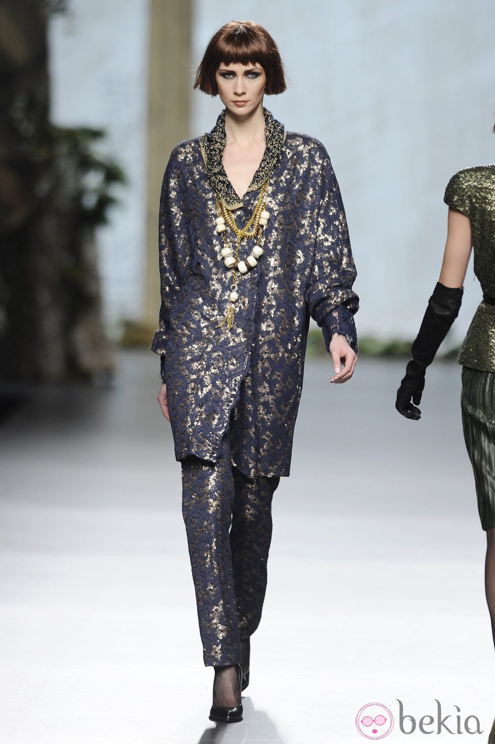 Traje en azul brillante de la colección otoño/invierno 2013/2014 de Francis Montesinos en Madrid Fashion Week