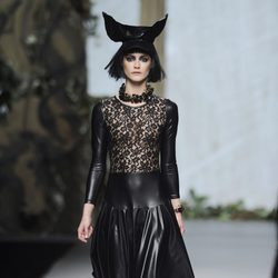 Cuero y encaje en la colección otoño/invierno 2013/2014 de Francis Montesinos en la Madrid Fashion Week