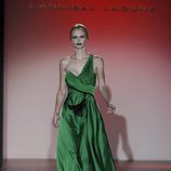 Vestido verde con abalorio de la colección otoño/invierno 2013/2014 de Hannibal Laguna en la Madrid Fashion Week