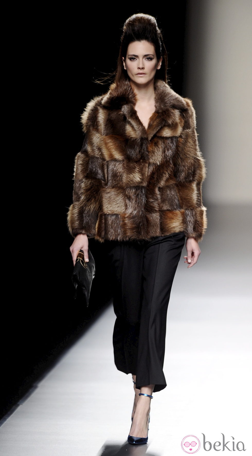 Abrigo de piel de la colección otoño/invierno 2013/2014 de Miguel Palacio en Madrid Fashion week