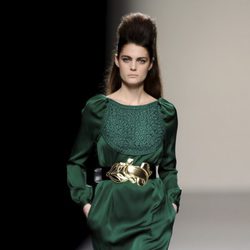 Vestido verde de la colección otoño/invierno 2013/2014 de Miguel Palacio en la Madrid Fashion Week