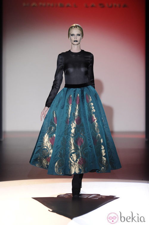 Transparencias y faldas con vuelo para la colección otoño/invierno 2013/2014 de Hannibal Laguna en la Madrid Fashion Week