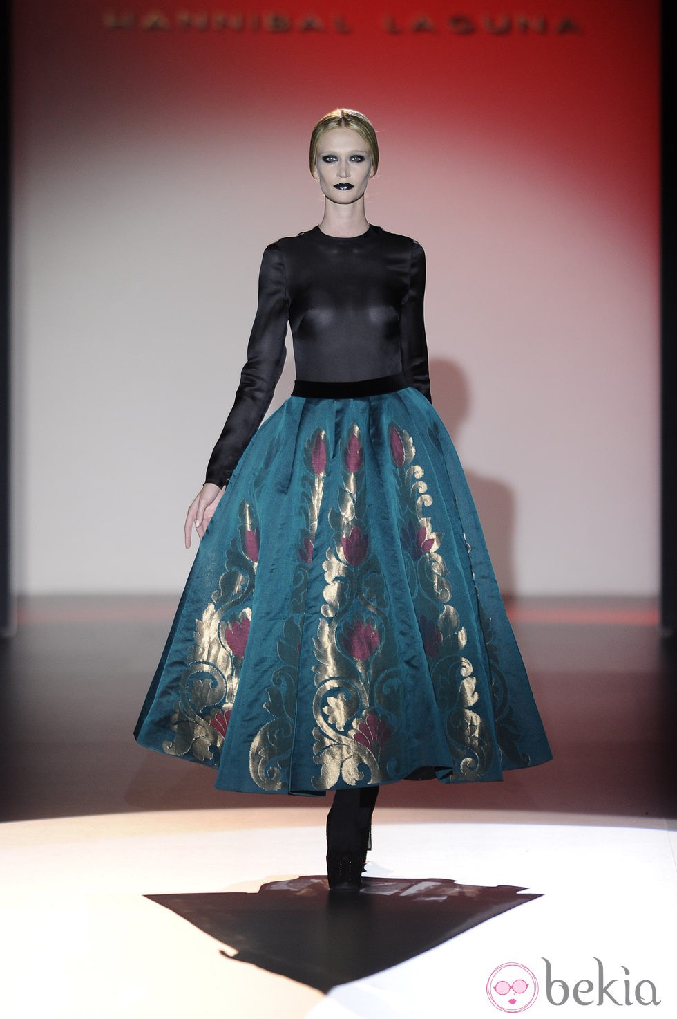 Transparencias y faldas con vuelo para la colección otoño/invierno 2013/2014 de Hannibal Laguna en la Madrid Fashion Week