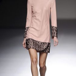 Vestido rosa de la colección otoño/invierno 2013/2014 de Teresa Helbig en Madrid Fashion Week