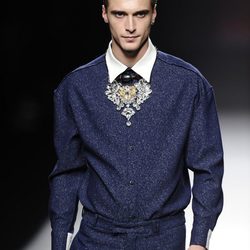 Look masculino en azul brillante de la colección otoño/invierno 2013/2014 de Ana Locking en Madrid Fashion Week