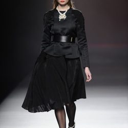 Look en color negro de la colección otoño/invierno 2013/2014 de Ana Locking en Madrid Fashion Week