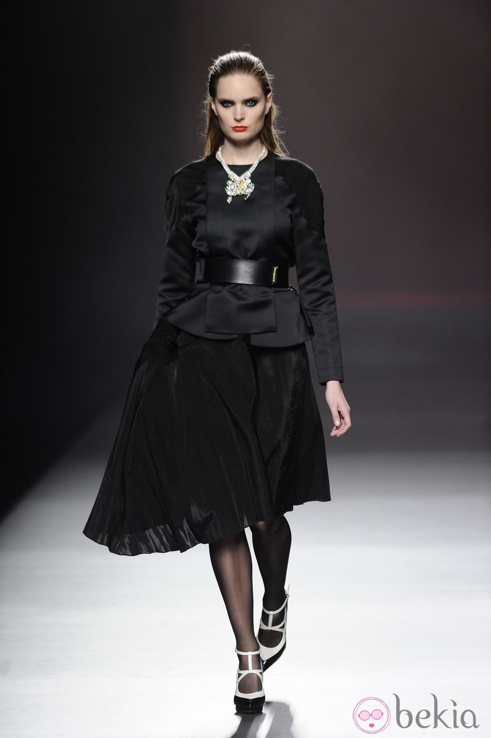 Look en color negro de la colección otoño/invierno 2013/2014 de Ana Locking en Madrid Fashion Week