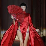Conjunto rojo pasión de la colección otoño/invierno 2013/2014 de Andrés Sardá en Madrid Fashion Week