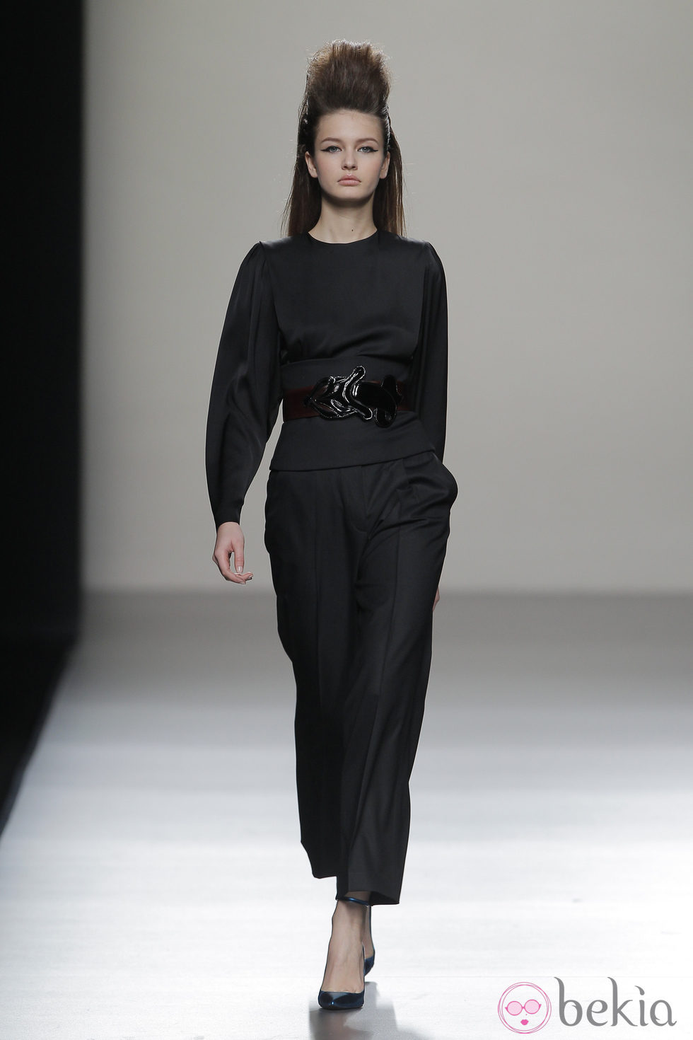 Mono en color negro de la colección otoño/invierno 2013/2014 de Miguel Palacio en Madrid Fashion Week