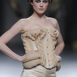 Corsé de la colección otoño/invierno 2013/2014 de Maya Hansen en Madrid Fashion Week