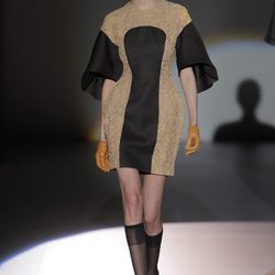 Vestido bicolor de la colección otoño/invierno 2013/2014 de Juana Martín en Madrid Fashion Week