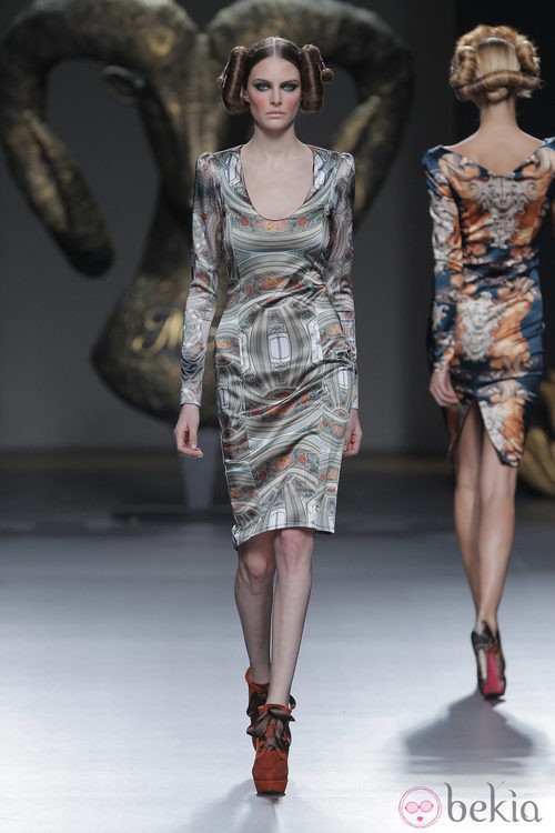 Vestido corto de la colección otoño/invierno 2013/2014 de Maya Hansen en Madrid Fashion Week