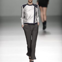 Pantalones tobilleros de la colección otoño/invierno 2013/2014 de Rabaneda en Madrid Fashion Week