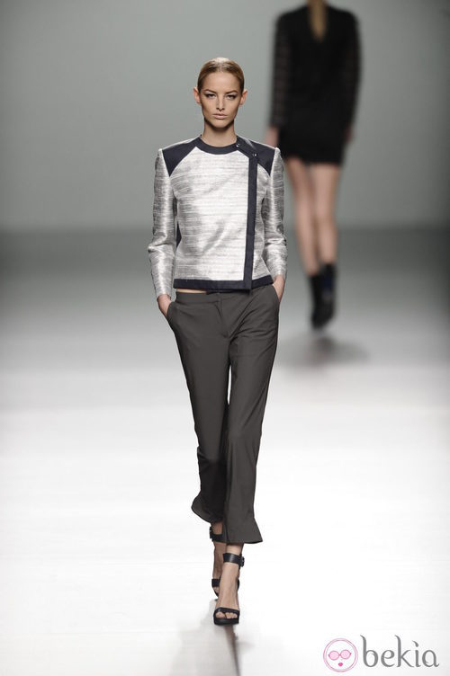 Pantalones tobilleros de la colección otoño/invierno 2013/2014 de Rabaneda en Madrid Fashion Week