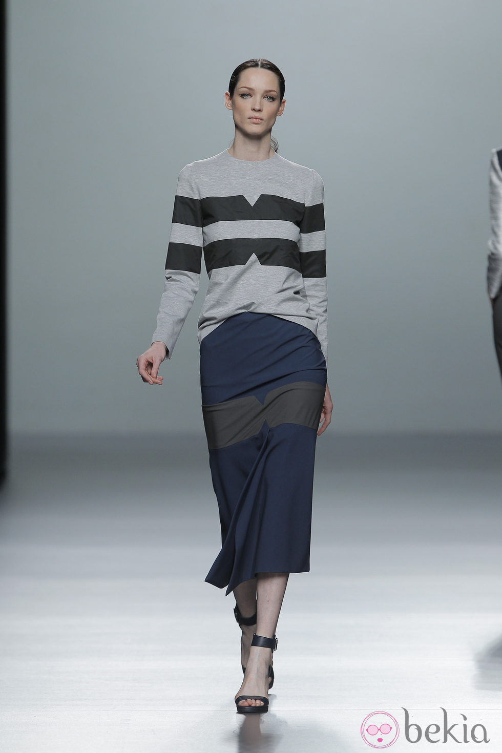 Faldas por debajo de la rodilla en la colección otoño/invierno 2013/2014 de Rabaneda en Madrid Fashion Week