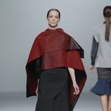 Capas en la colección otoño/invierno 2013/2014 de Rabaneda en Madrid Fashion Week