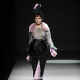 Estola lila de la colección otoño/invierno 2013/2014 de María Barros en Madrid Fashion Week