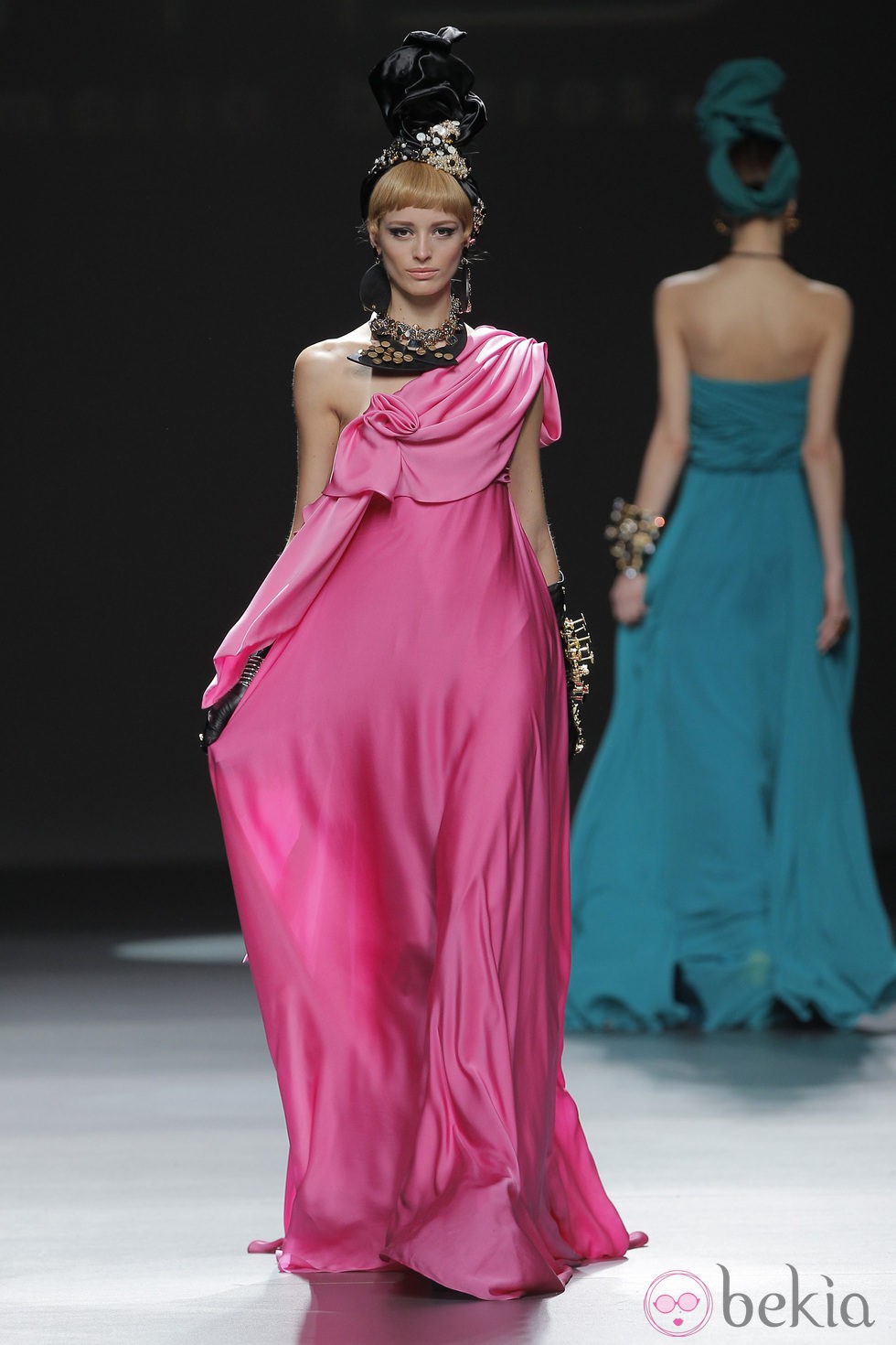 Vestido rosa de la colección otoño/invierno 2013/2014 de María Barros en Madrid Fashion Week