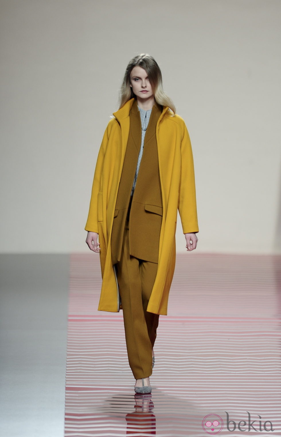 Amarillo color mostaza de la colección otoño/invierno 2013/2014 de Ailanto en Madrid Fashion Week