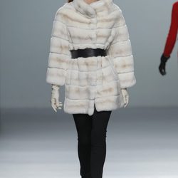 Chaquetón de piel de la colección otoño/invierno 2013/2014 de Roberto Torretta en Madrid Fashion Week
