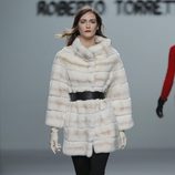 Chaquetón de piel de la colección otoño/invierno 2013/2014 de Roberto Torretta en Madrid Fashion Week
