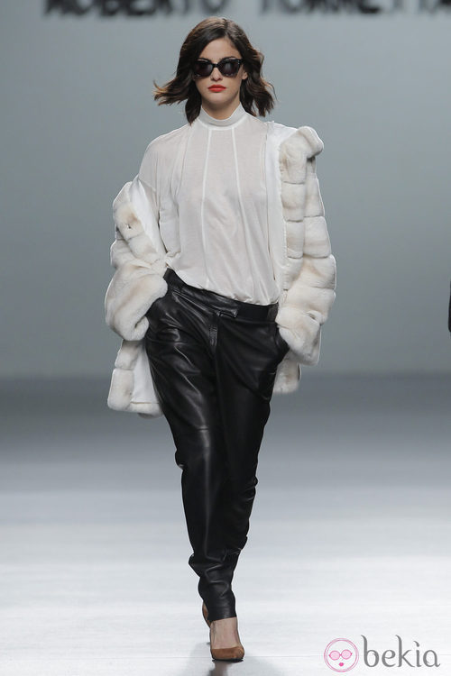Pantalón de cuero de la colección otoño/invierno 2013/2014 de Roberto Torretta en Madrid Fashion Week