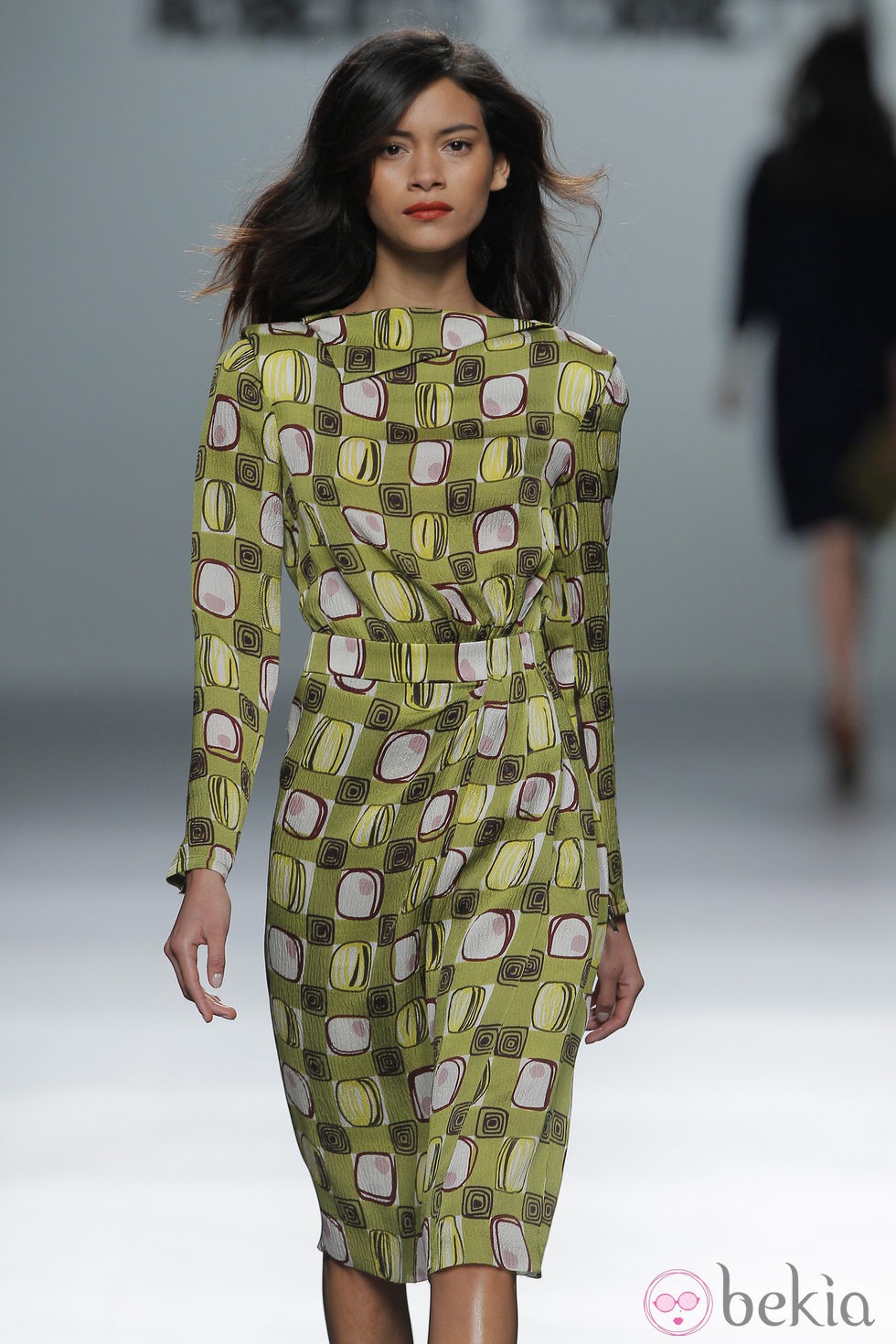 Vestido de estampado geométrico de la colección otoño/invierno 2013/2014 de Roberto Torretta en Madrid Fashion Week