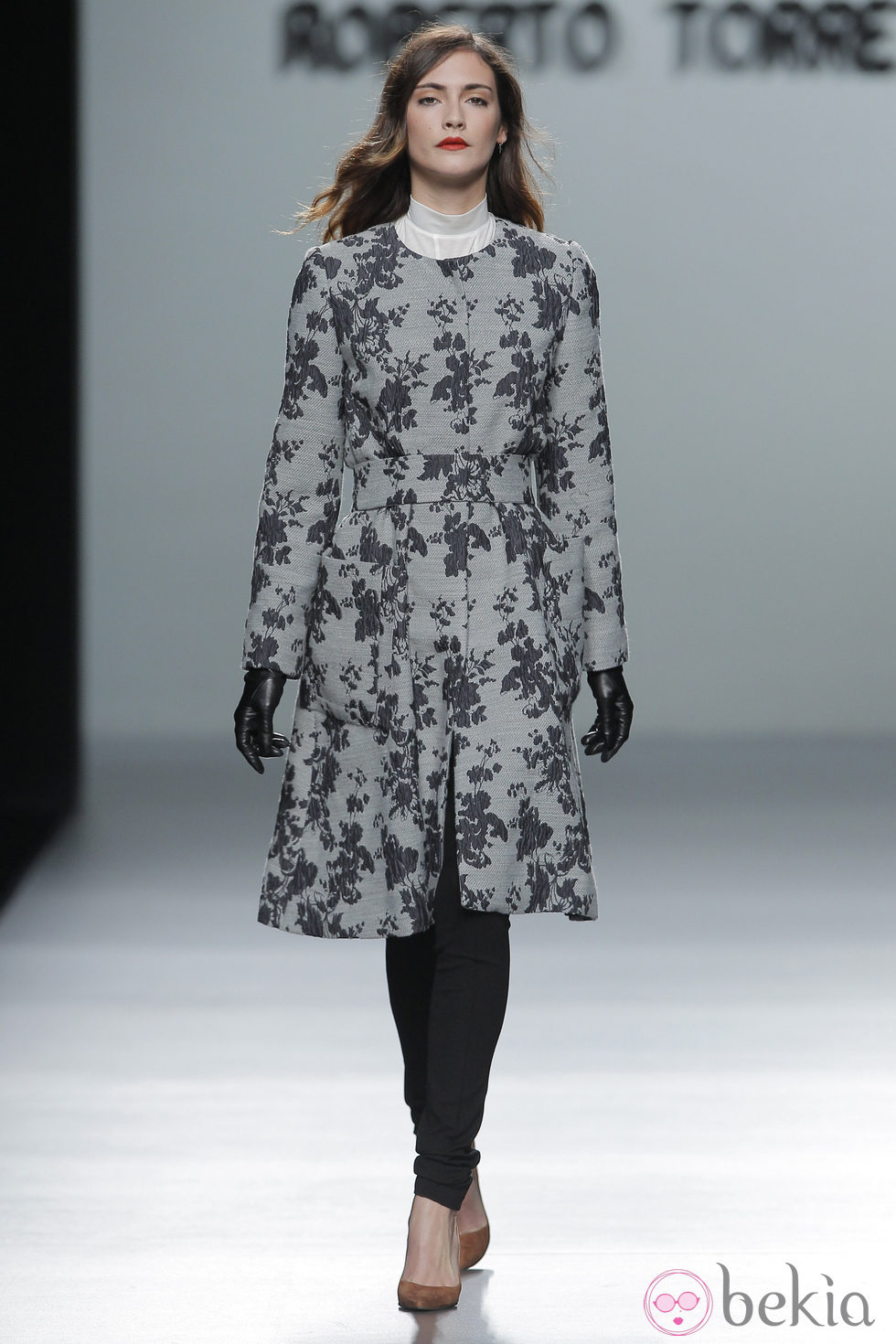 Abrigo de estampado floral de la colección otoño/invierno 2013/2014 de Roberto Torretta en Madrid Fashion Week