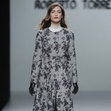 Abrigo de estampado floral de la colección otoño/invierno 2013/2014 de Roberto Torretta en Madrid Fashion Week