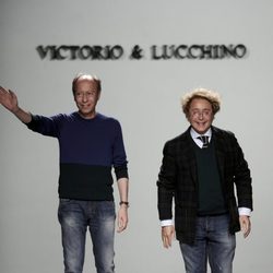 Victorio & Lucchino saludando tras su desfile Madrid Fashion Week otoño/invierno 2013/2014