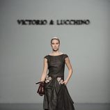 Vestido con bordado de flores de la colección otoño/invierno 2013/2014 de Victorio y Lucchino en Madrid Fashion Week