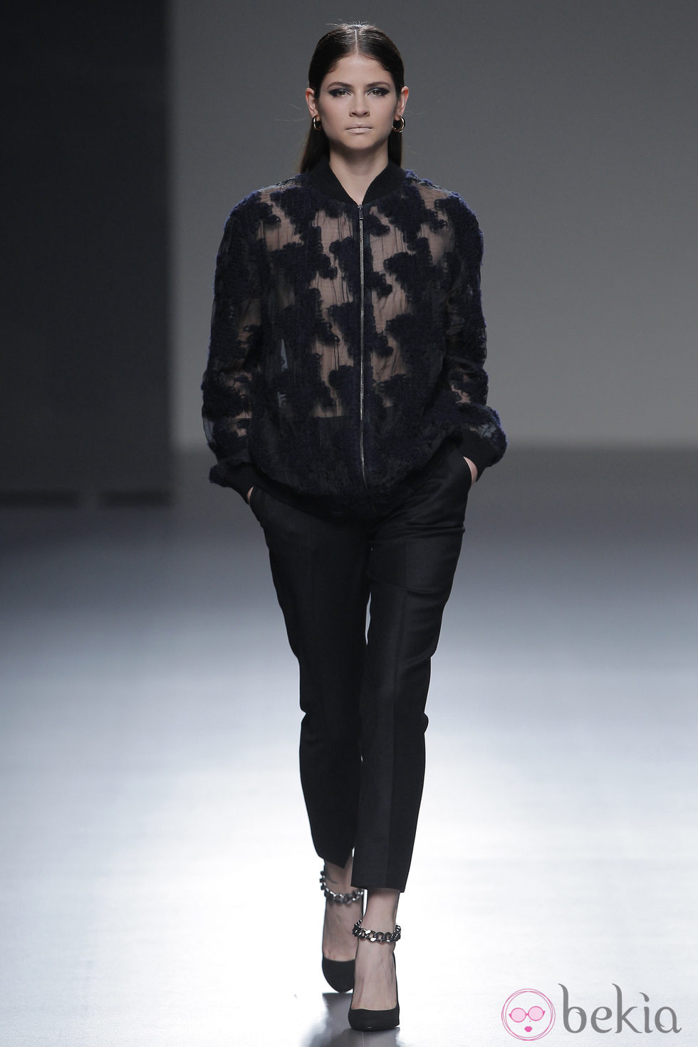 Camisa con transparencias de la colección otoño/invierno 2013/2014 de Ángel Schlesser en Madrid Fashion Week
