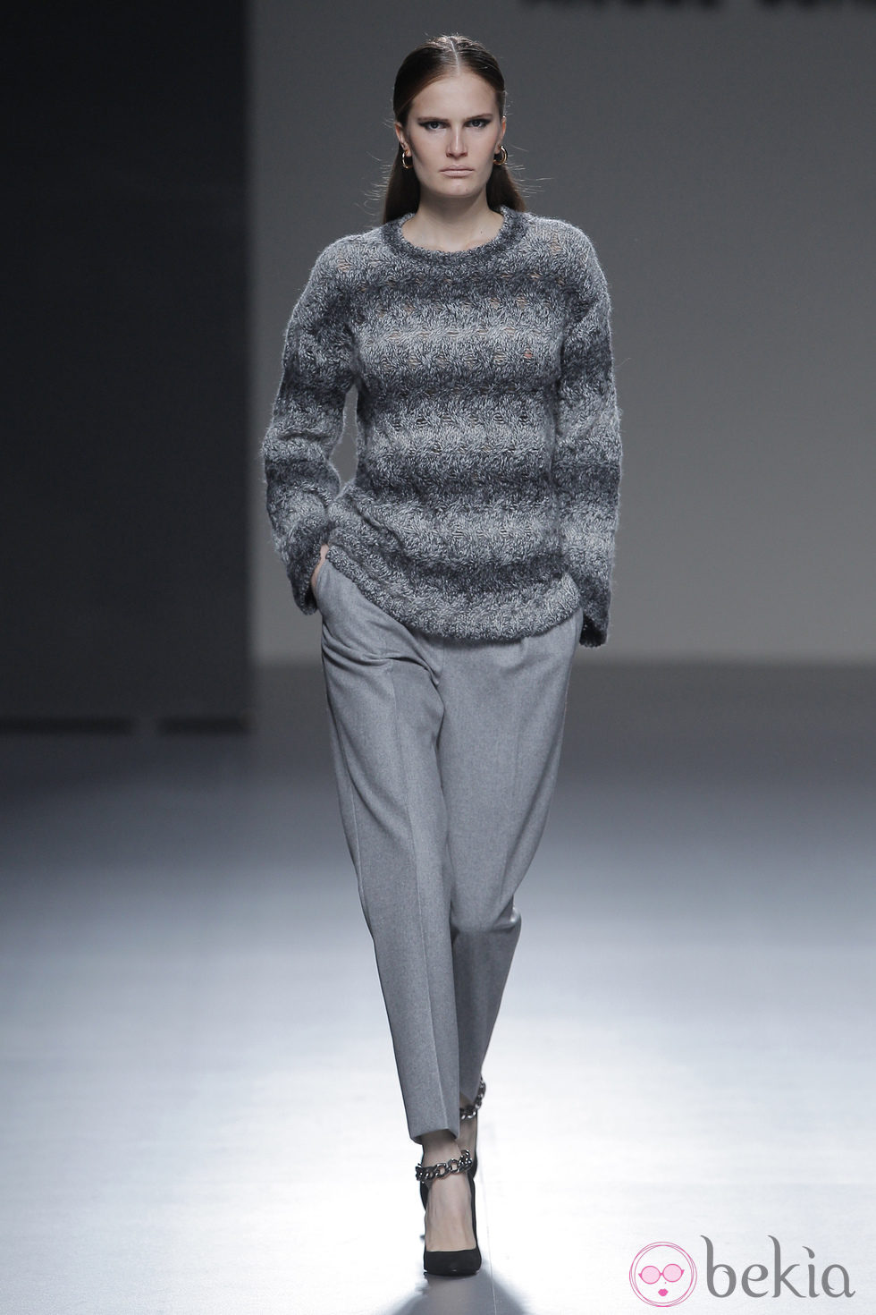 Jersey de rayas grises de la colección otoño/invierno 2013/2014 de Ángel Schlesser en Madrid Fashion Week